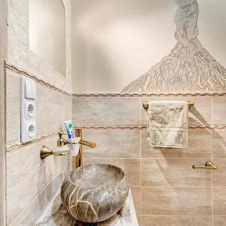 Sauna 5 Bedrooms In Old Town & Parking