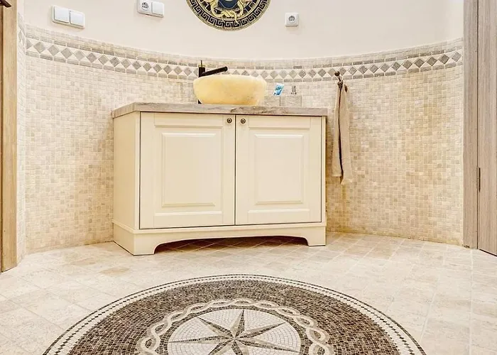 Sauna 5 Bedrooms In Old Town & Parking