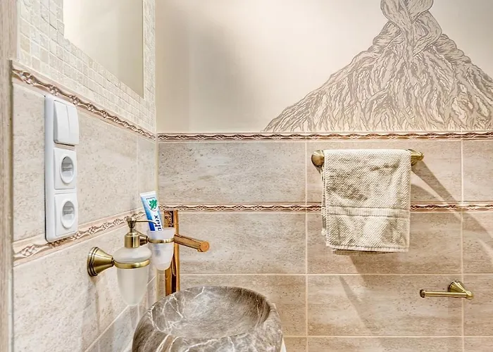 Sauna 5 Bedrooms In Old Town & Parking